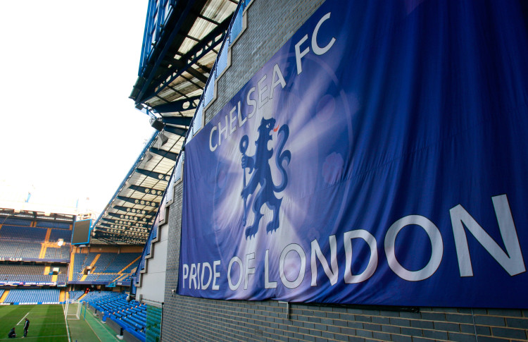 Chelsea Steps Up Interest in Robin Roefs